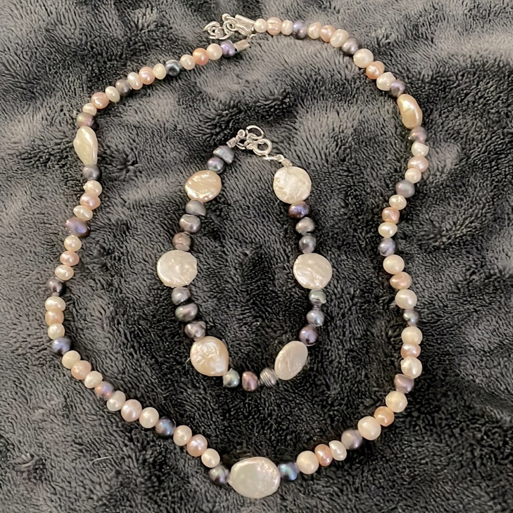 Bracelet and necklace set